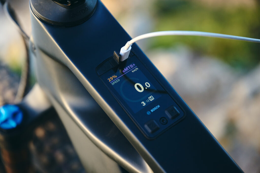 Charging a phone with Kiox 400C